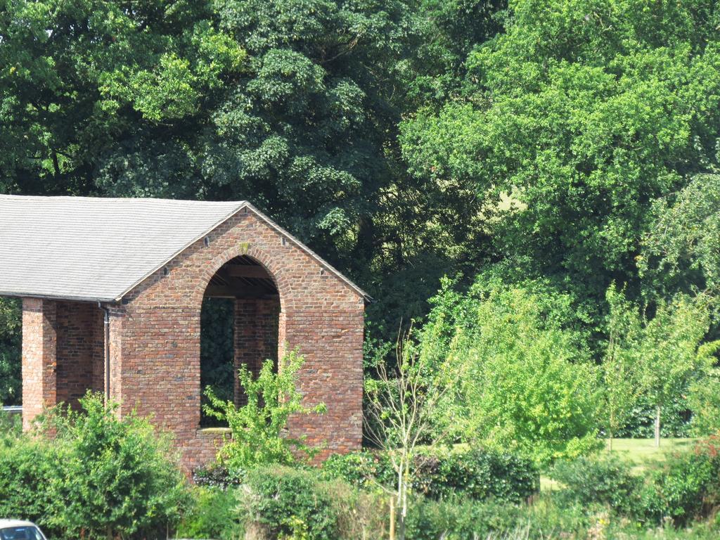 Rock Farm Bed & Breakfast Tarporley Bagian luar foto